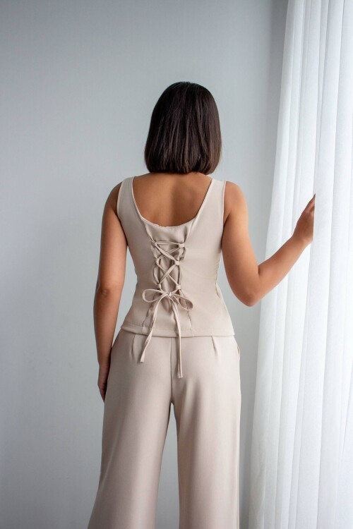 Bej Brit Detaylı Kare Yaka Crep Bluz Ve Pantolon Alt Üst Takım BCHN-2626844