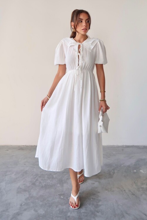 Beyaz Bebe Yaka Bağlamalı Astarlı Uzun Müslin Elbise BCRU-261301