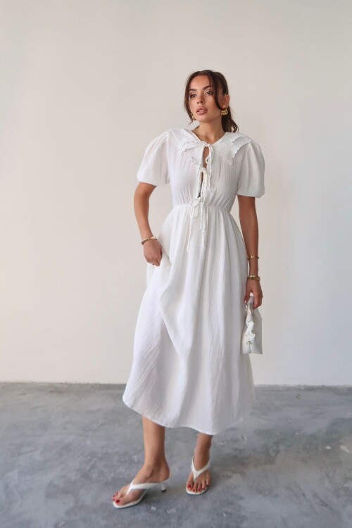 Beyaz Bebe Yaka Bağlamalı Astarlı Uzun Müslin Elbise BCRU-261301