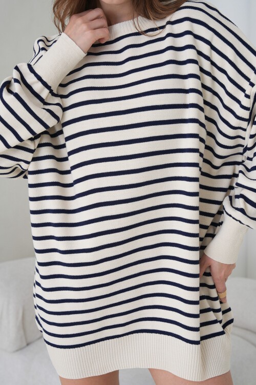 Beyaz Çizgili Bisiklet Yaka Çizgili Triko Mini Elbise BCHPK-251240