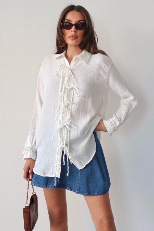 Beyaz Düğme Detaylı Bağlamalı Müslin Gömlek BCRU-261295