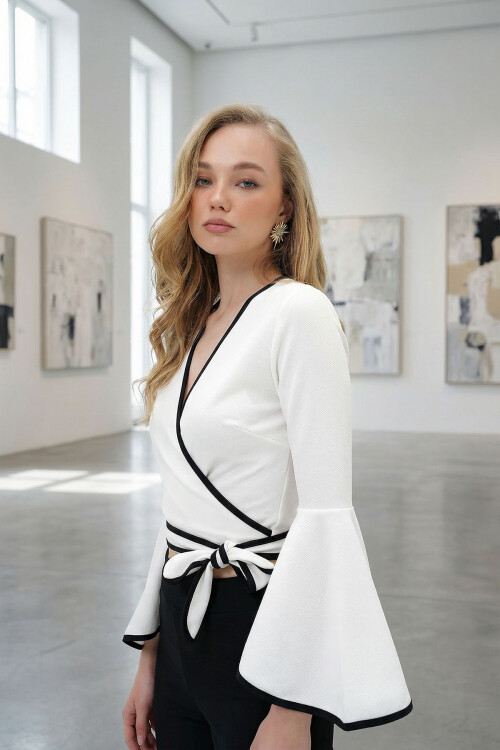 Beyaz İspanyol Kol Biye Detaylı Bağlamlı Kruvaze Bluz BCHNT-251223