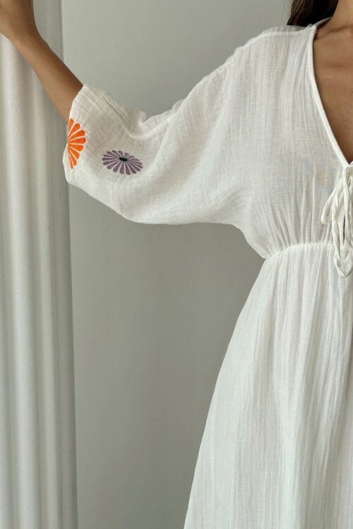 Beyaz V Yaka Balon Kol Bağcıklı Astarlı Uzun Elbise BCRU-261299