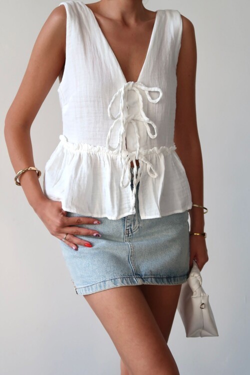 Beyaz V Yaka Önü Bağcıklı Keten Bluz BCRU-261288