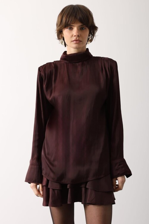 Bordo Dik Yaka Omuzları Vatkalı Drape Detaylı Saten Bluz BCRY-261277