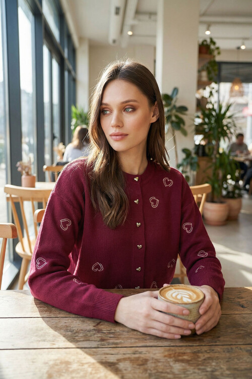 Bordo Düğmeli Kalp Nakışlı Kışlık Triko Hırka BCVL-25T3245