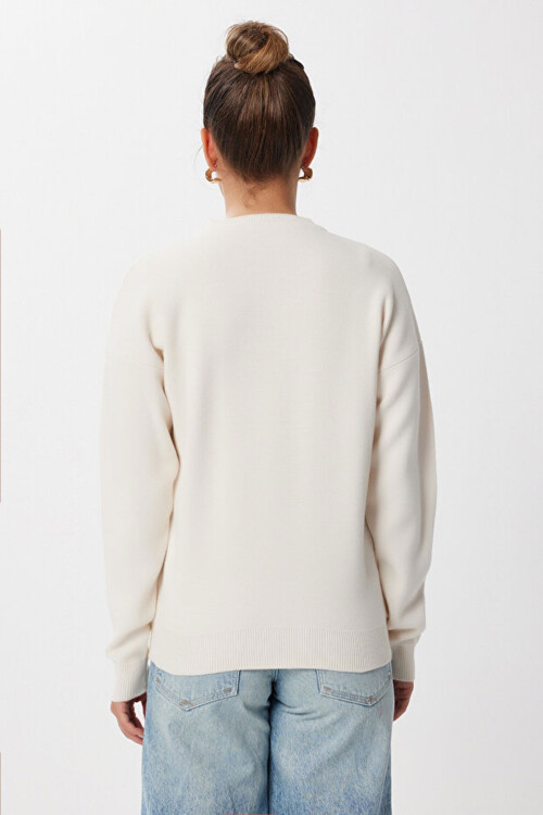 Ekru Düğmeli Çiçek Nakışlı Kışlık Triko Hırka BCVL-25T2364