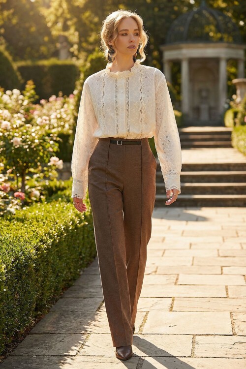 Ekru Yakası Fırfırlı Nakış İşlemeli Fisto Gömlek BCHESQ-251065