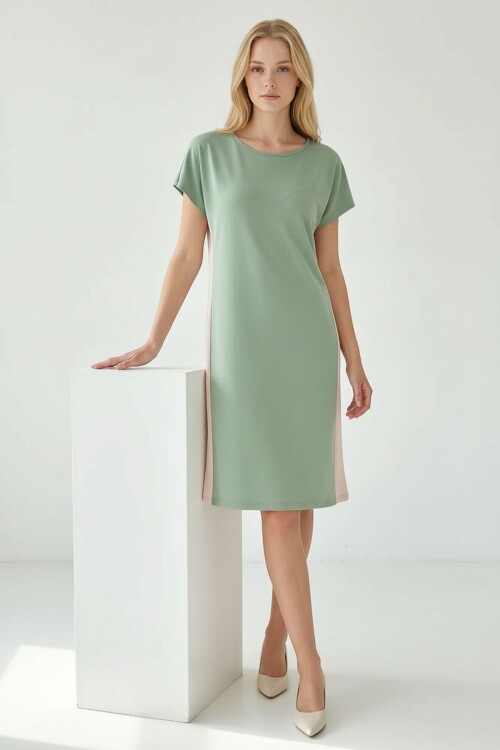 Fıstık Yeşili Yanları Beyaz Şeritli Modal Kumaş Elbise