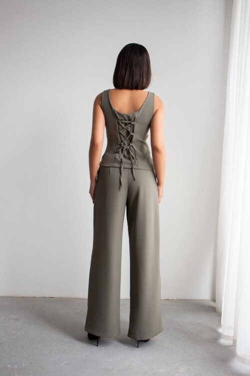 Haki Brit Detaylı Kare Yaka Crep Bluz Ve Pantolon Alt Üst Takım BCHN-2626844