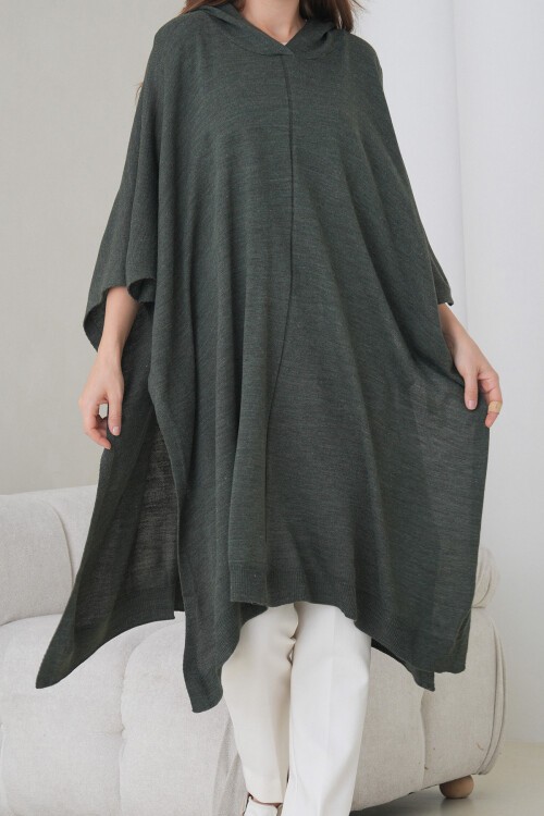 Haki Kapüşonlu Yırtmaçlı Triko Panço BCHPK-251245