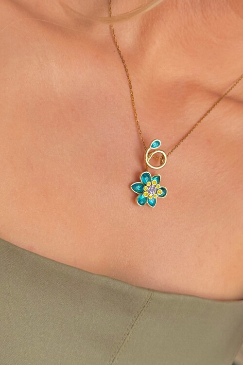 Idyllia Serisi Kolye Pembe Çiçek Kolye BCYJ-251027