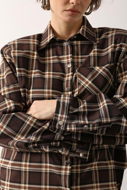 Kahve Siyah Ekoseli Çıtçıt Kapamalı Oversize Gömlek BCRY-261282