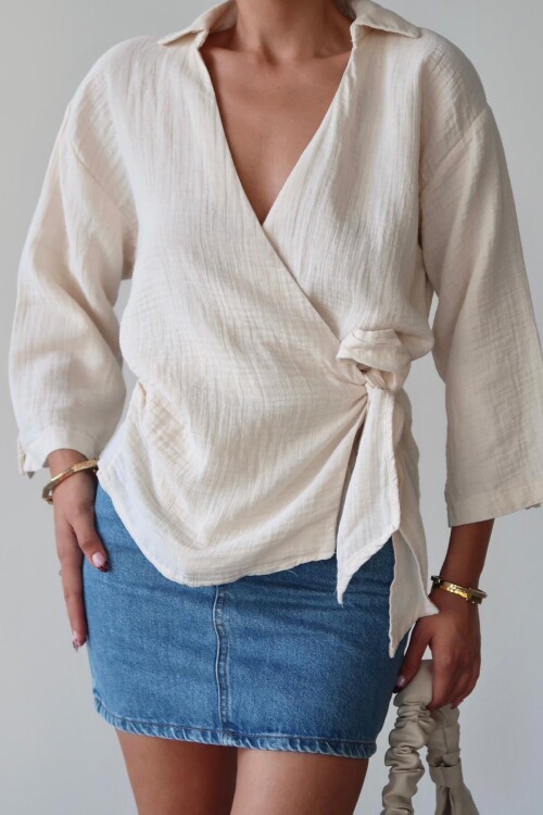 Krem Kruvaze Yaka Bağlamalı Müslin Bluz BCRU-261302
