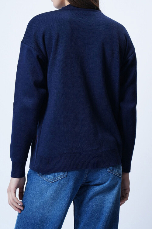 Lacivert Düğmeli Kalp Nakışlı Kışlık Triko Hırka BCVL-25T3245