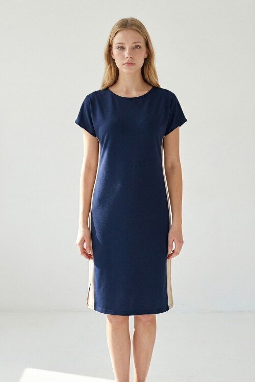 Lacivert Yanları Beyaz Şeritli Modal Kumaş Elbise