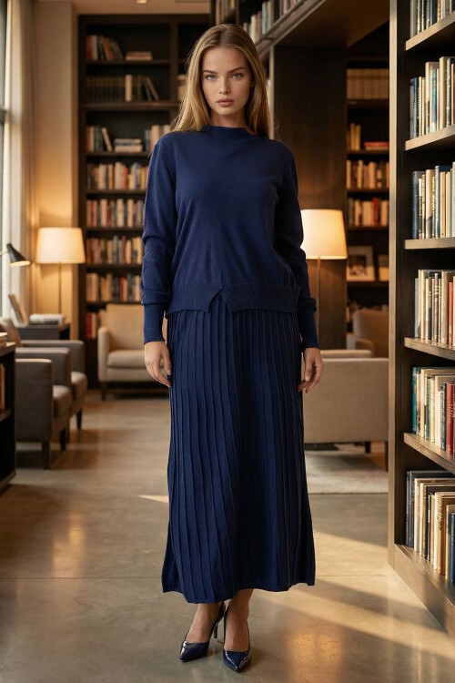 Lacivert Yarım Balıkçı Yaka Kazak Ve Midi Boy Piliseli Etek Takım BCHPK-251253