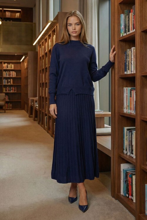 Lacivert Yarım Balıkçı Yaka Kazak Ve Midi Boy Piliseli Etek Takım BCHPK-251253