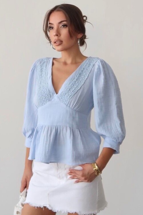 Mavi V Yaka Dantel Detaylı Keten Bluz BCRU-261287