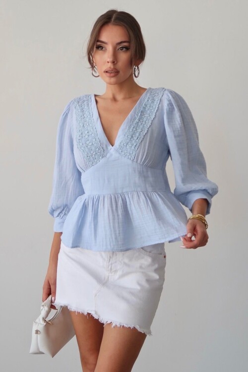 Mavi V Yaka Dantel Detaylı Keten Bluz BCRU-261287