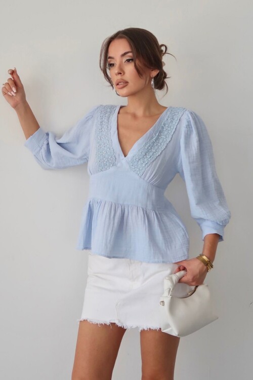 Mavi V Yaka Dantel Detaylı Keten Bluz BCRU-261287