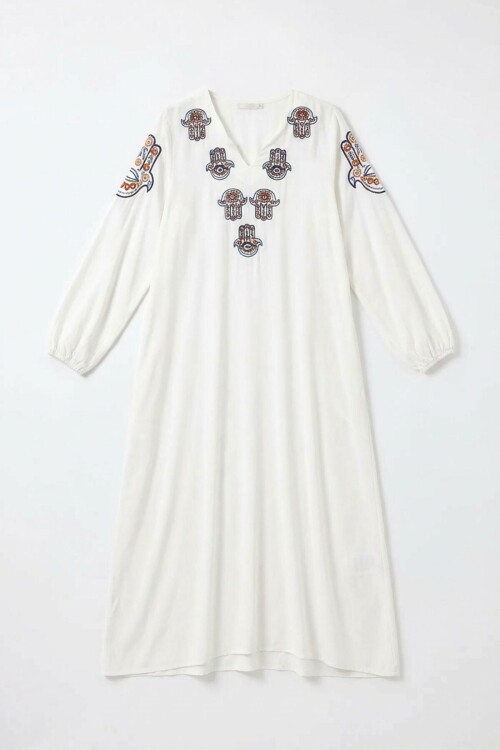 Beyaz Nakış İşlemeli Maxi Boy Dokuma Viscon Elbise