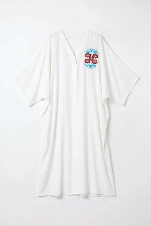 Beyaz Nakış İşlemeli Maxi Boy Dokuma Viscon Elbise