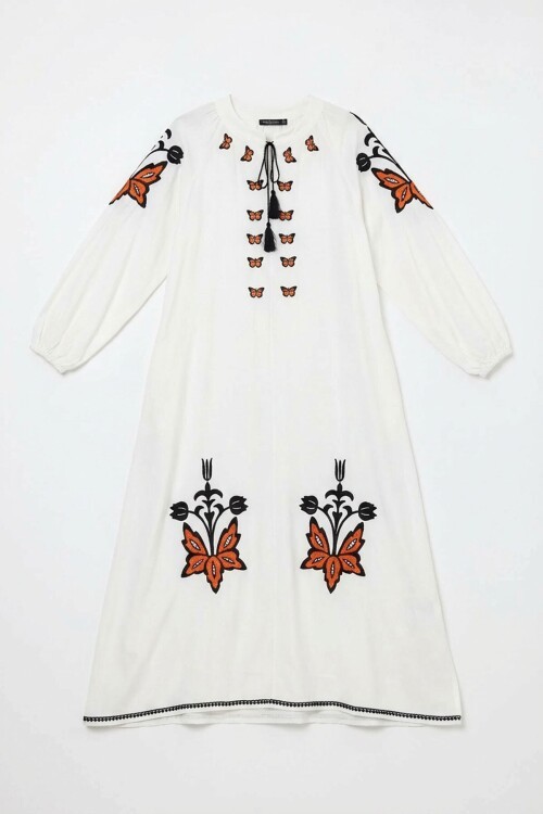 Beyaz Nakış İşlemeli Uzun Boy Dokuma Elbise