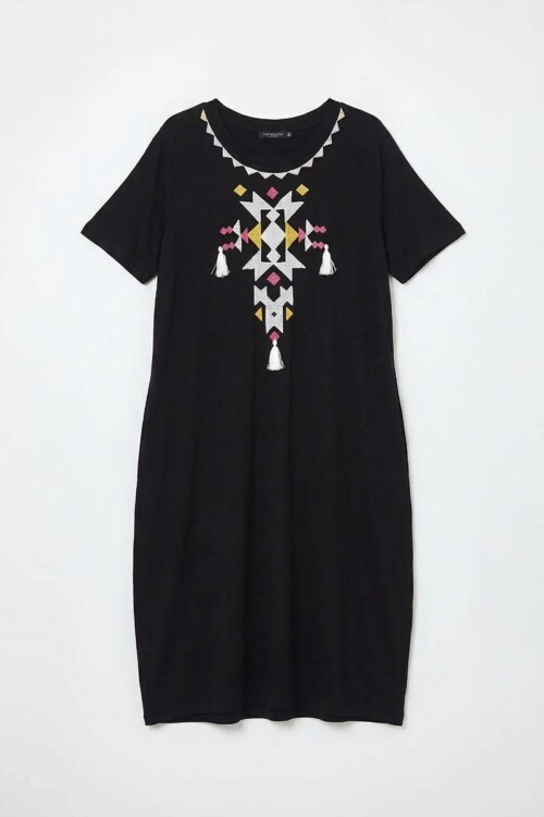 Siyah Beyaz Nakış İşlemeli Örme Viscon Elbise