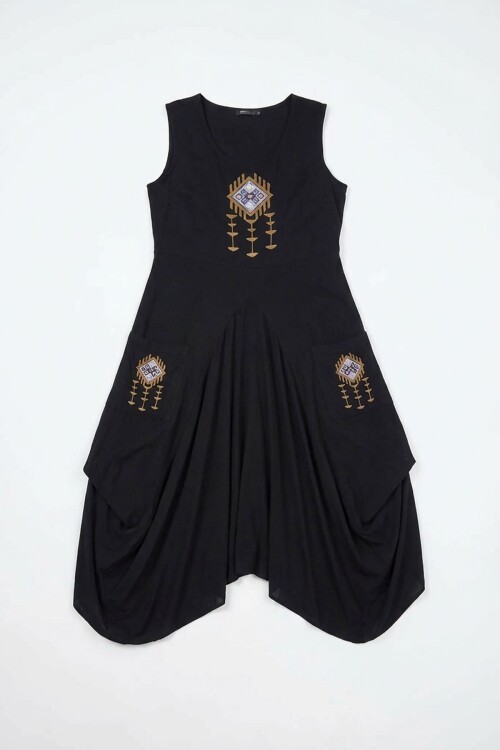 Siyah Nakış İşlemeli Örme Viscon Elbise