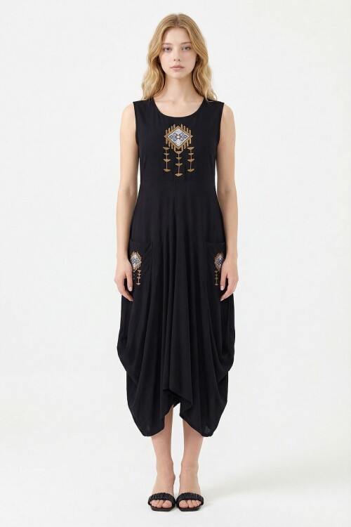 Siyah Nakış İşlemeli Örme Viscon Elbise