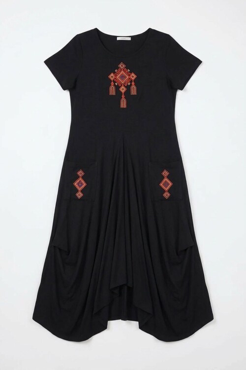 Siyah Nakış İşlemeli Örme Viscon Elbise