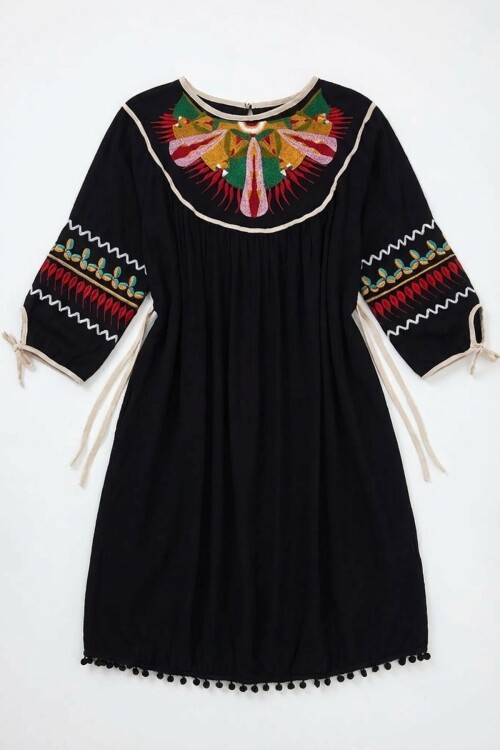 Siyah Nakış İşlemeli Püsküllü Dokuma Viscon Elbise