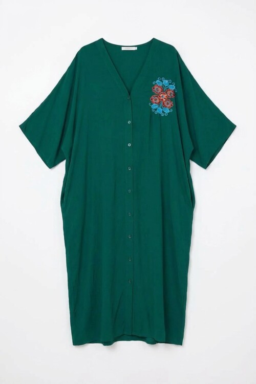 Zümrüt Yeşili Nakış İşlemeli Maxi Boy Dokuma Viscon Elbise