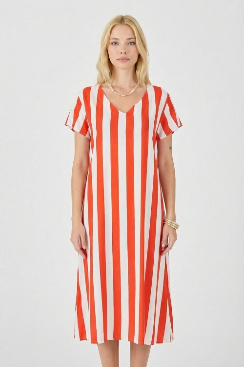 Mercan V Yaka Kısa Kollu Rahat Kesim Elbise