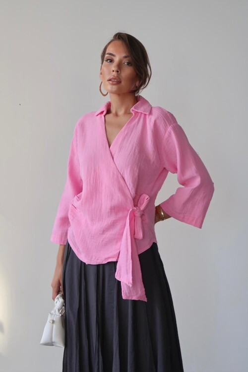 Pembe Kruvaze Yaka Bağlamalı Müslin Bluz BCRU-261302