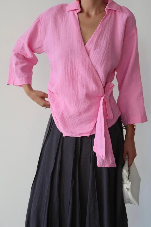 Pembe Kruvaze Yaka Bağlamalı Müslin Bluz BCRU-261302