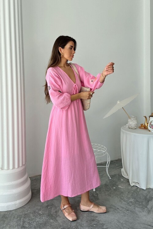 Pembe V Yaka Balon Kol Bağcıklı Astarlı Uzun Elbise BCRU-261299