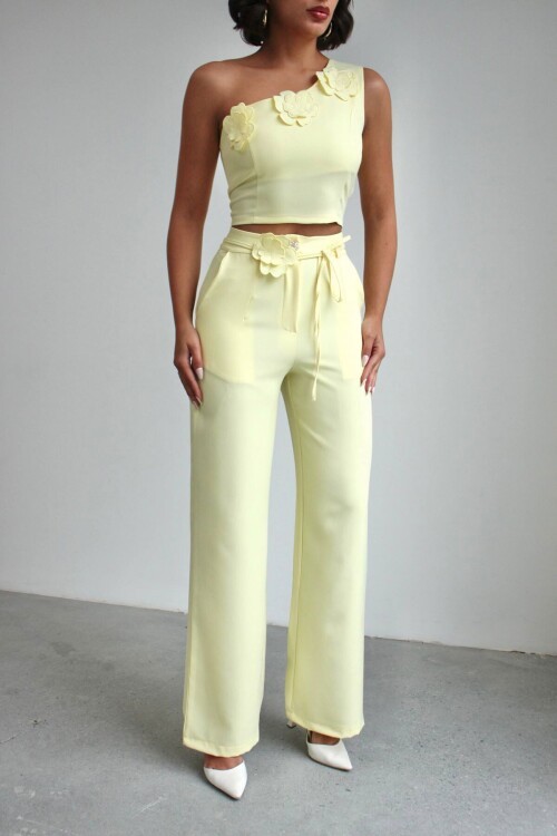 Sarı Aksesuar Detaylı Bluz Ve Pantolon Dokuma Alt Üst Takım BCHN-2526127