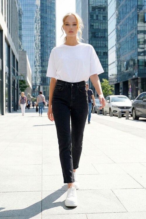 Siyah 5 Cep Yıkamalı Boru Paça Likralı Jean Pantolon BCHNW-251218