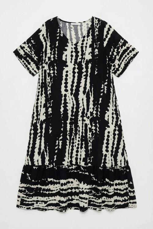 Siyah Batik Desenli V Yaka Eteği Volanlı Oversize Elbise