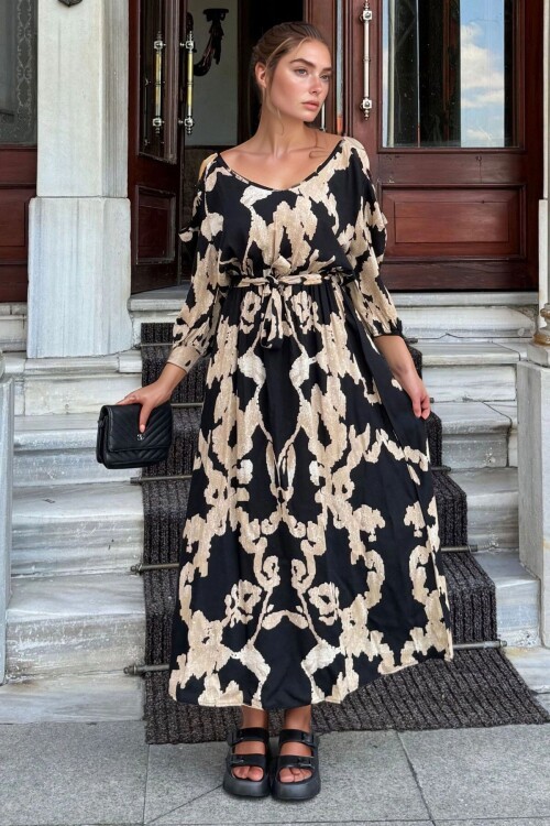 Siyah Beli Lastikli Kemerli Omuz Dekolteli Uzun Elbise