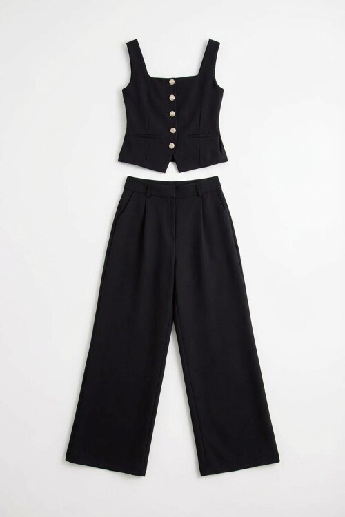 Siyah Brit Detaylı Kare Yaka Crep Bluz Ve Pantolon Alt Üst Takım BCHN-2626844