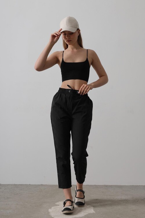 Siyah Çift Cepli Beli Lastikli Bağlama Detaylı Pantolon BCRY-261289