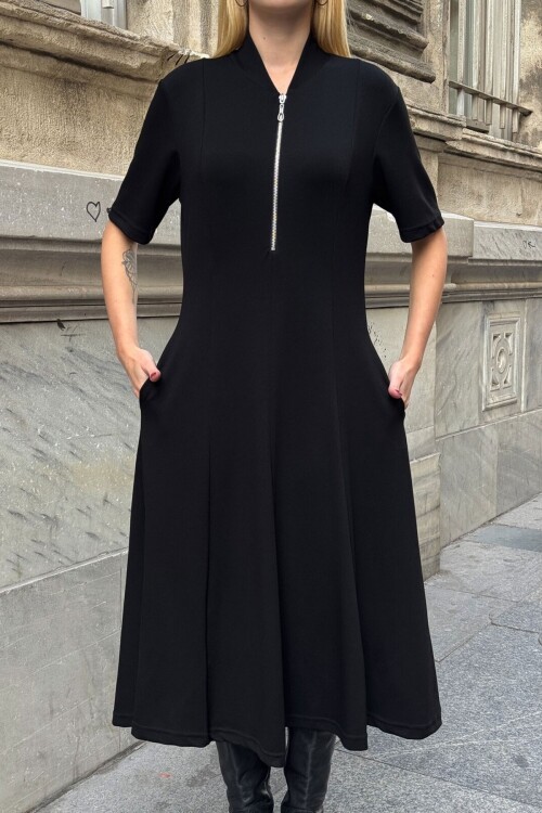 Siyah Fermuarlı Yarım Kol Elbise