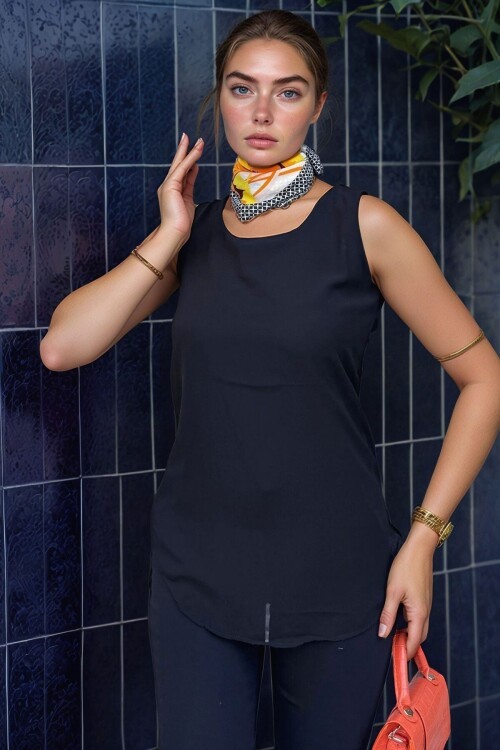 Siyah Kolsuz Astarlı Şifon Bluz