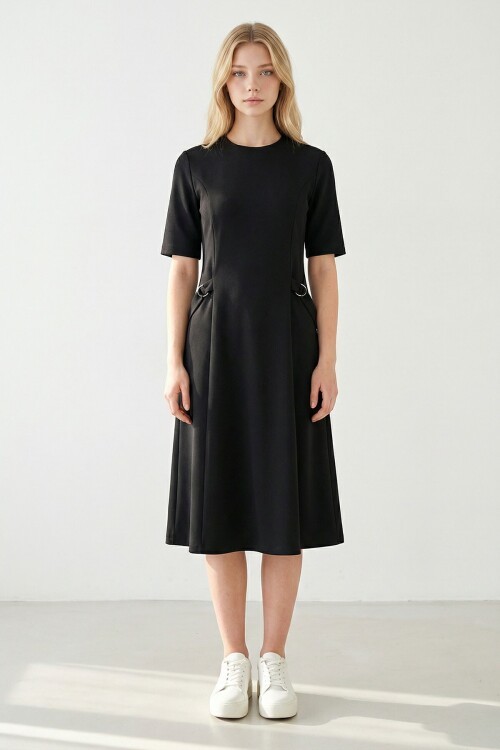 Siyah Tokalı Modal Kumaş Elbise