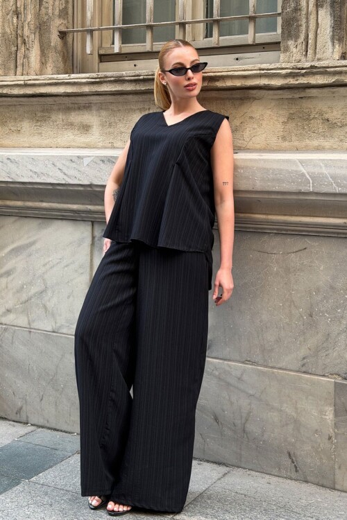 Siyah V Yaka Sıfır Kol Kendinden Dokulu Alt Üst Takım 