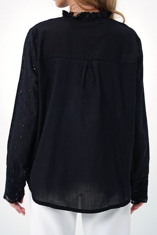 Siyah Yakası Fırfırlı Nakış İşlemeli Fisto Gömlek BCHESQ-251065