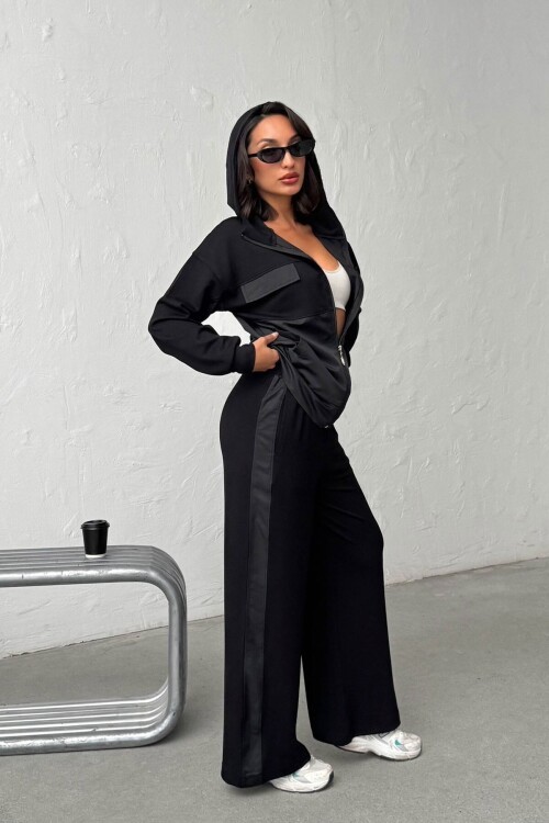 Siyah Yumuşak Dokulu Garnili Kapüşonlu Sweatshirt Ve Pantolon Alt Üst Takım BCHN-25261023